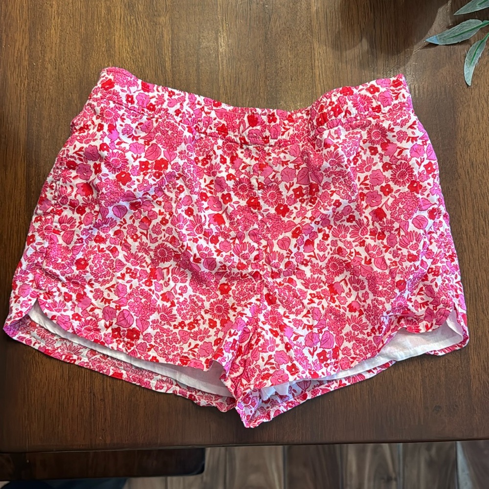 Vineyard vines shorts girls small (size 6)